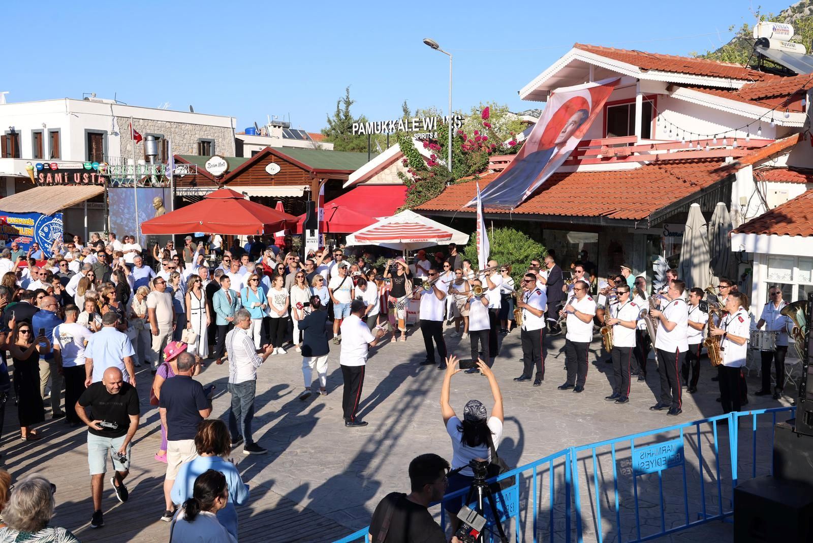 Marmaris Belediyesi'nin düzenlediği Deniz Ürünleri Festivali'nin sunumuna Selimiye'de katıldık.