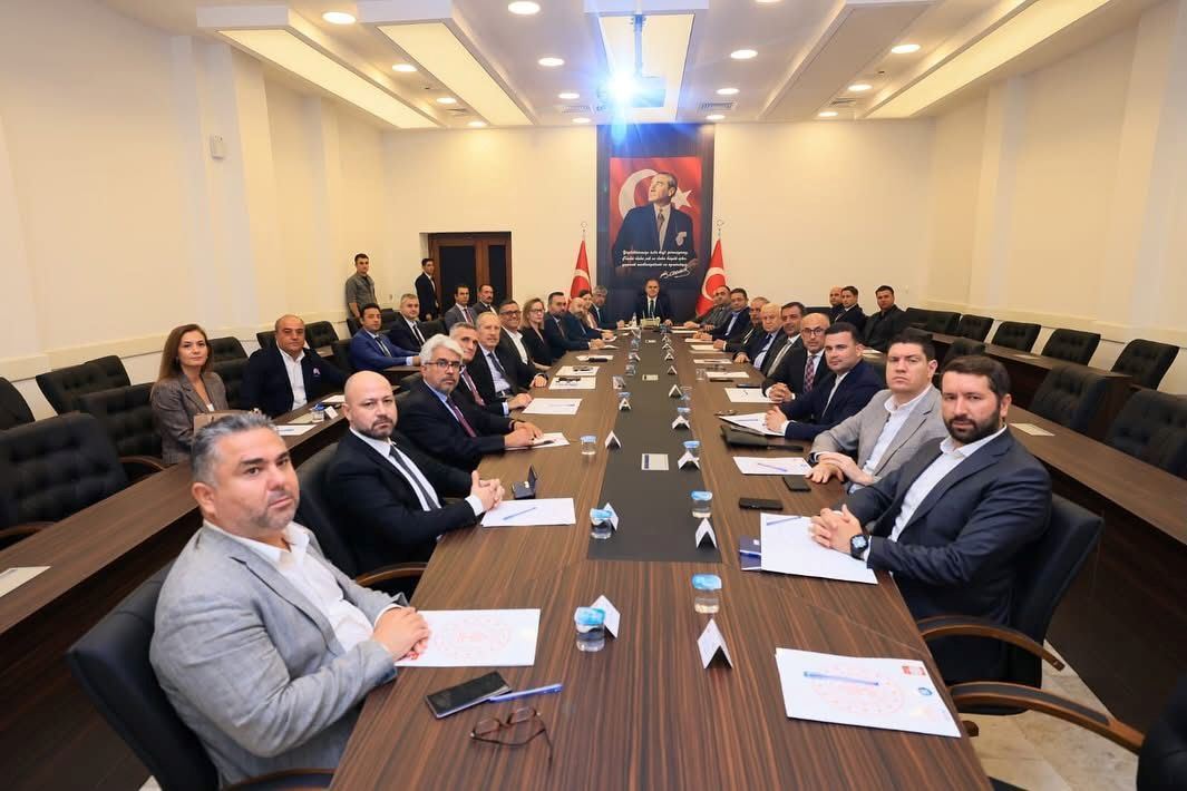 Valimiz Sayın Dr. İdris Akbıyık başkanlığında yürütülen Türkiye Tanıtım ve Turizm Geliştirme Ajansı (TGA) Toplantısı’na GETOB yönetim kurulu başkanımız Sayın Cengiz Aygün katıldı.